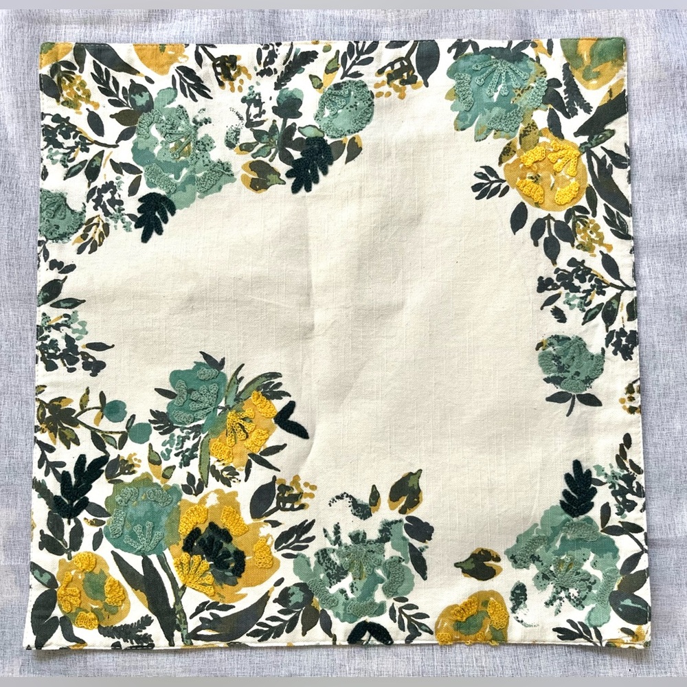 Set of 4 Nicole Miller home floral embroidered textured tablecloth placemats